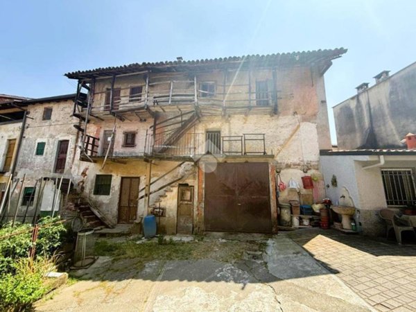 casa indipendente in vendita a Trecate