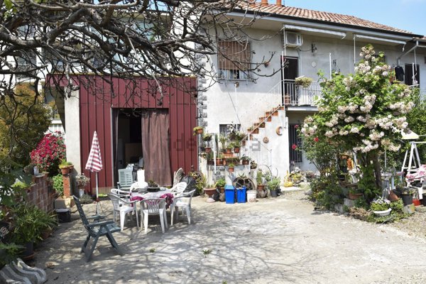 casa indipendente in vendita a Trecate