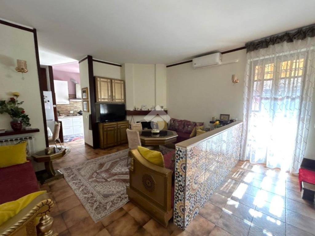 casa indipendente in vendita a Trecate