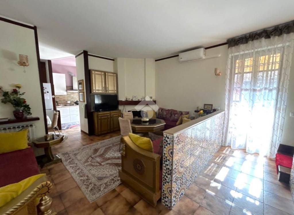 casa indipendente in vendita a Trecate