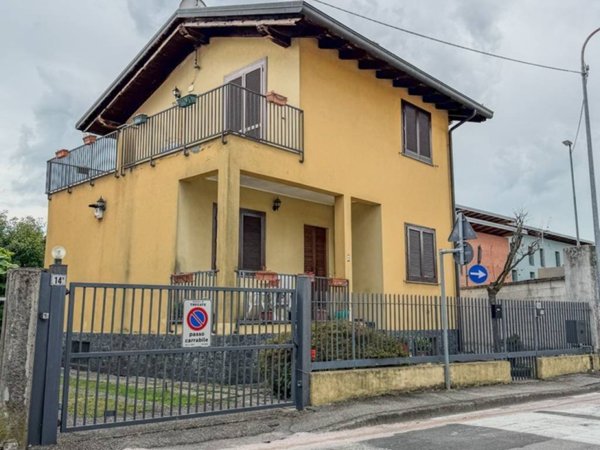 casa indipendente in vendita a Trecate