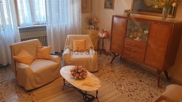 casa indipendente in vendita a Trecate