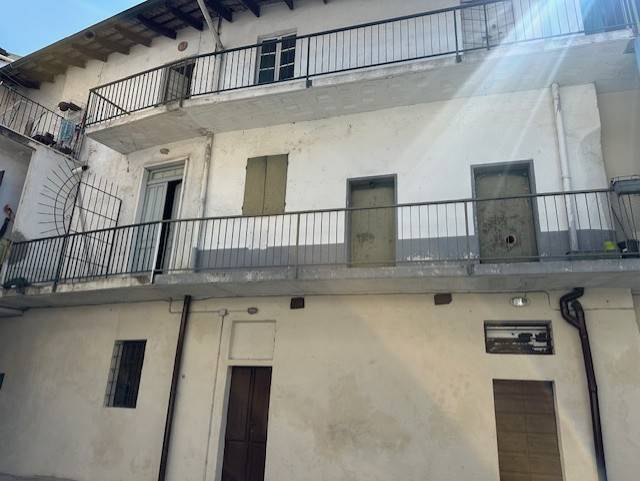 casa indipendente in vendita a Trecate