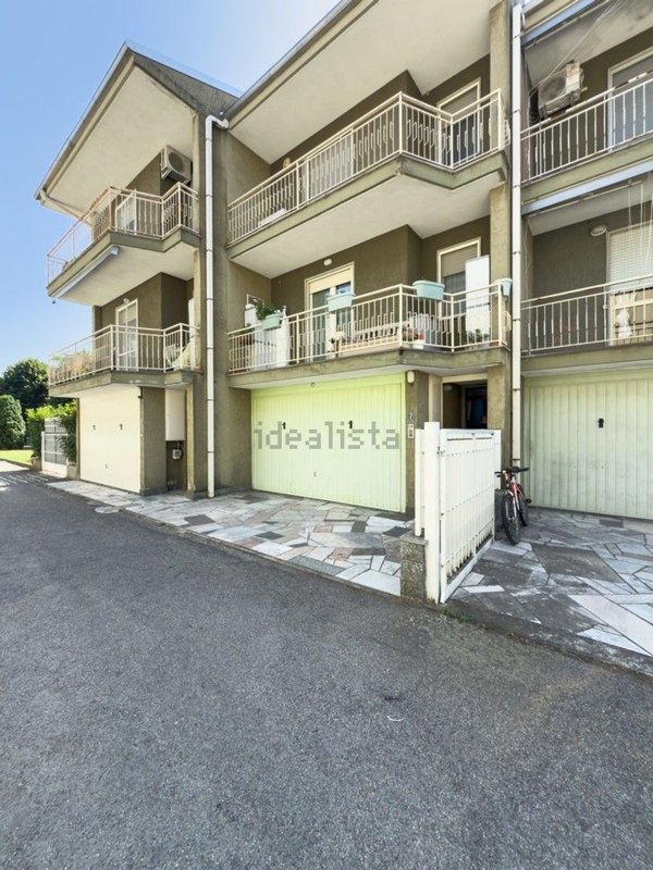 casa indipendente in vendita a Trecate