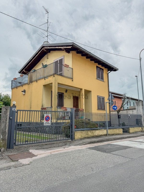 casa indipendente in vendita a Trecate