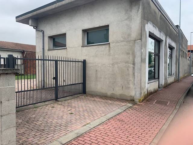 locale commerciale in vendita a Trecate