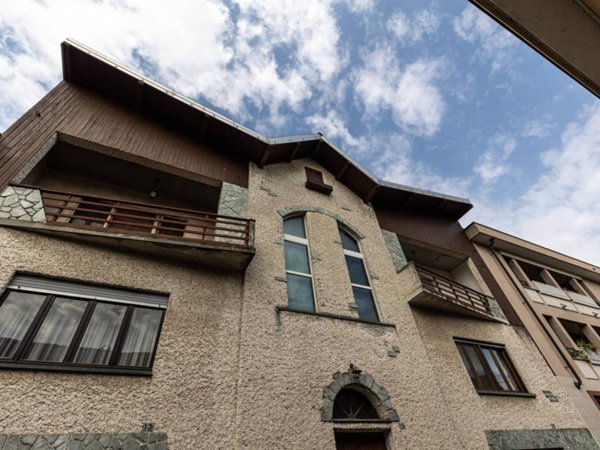 casa indipendente in vendita a Trecate