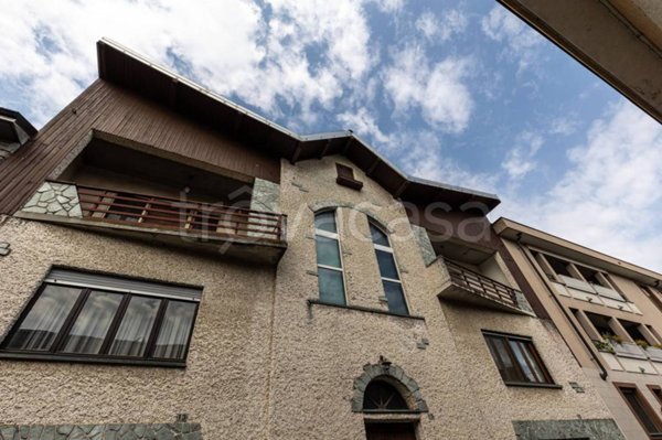 casa indipendente in vendita a Trecate