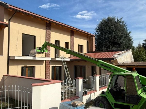 casa indipendente in vendita a Trecate