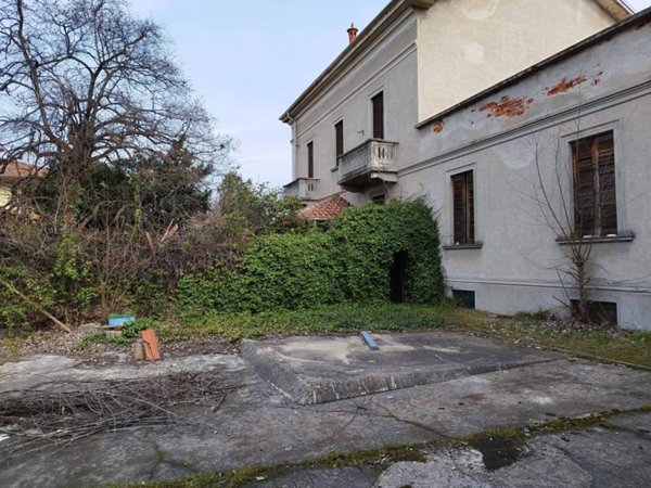 casa indipendente in vendita a Trecate