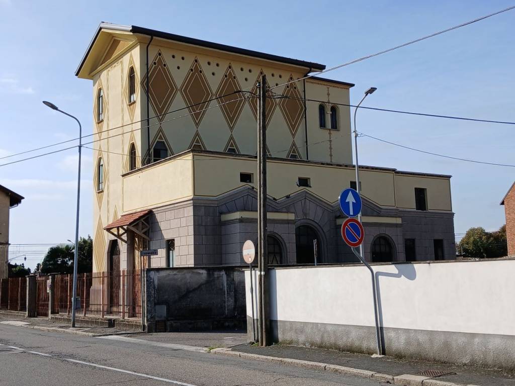 casa indipendente in vendita a Trecate