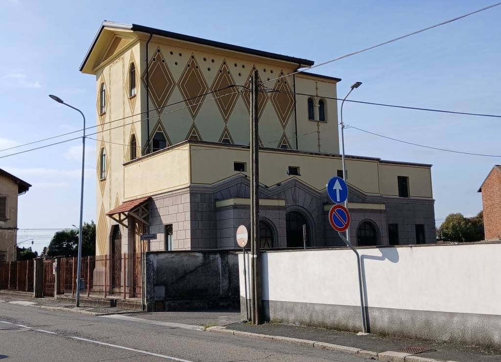 casa indipendente in vendita a Trecate
