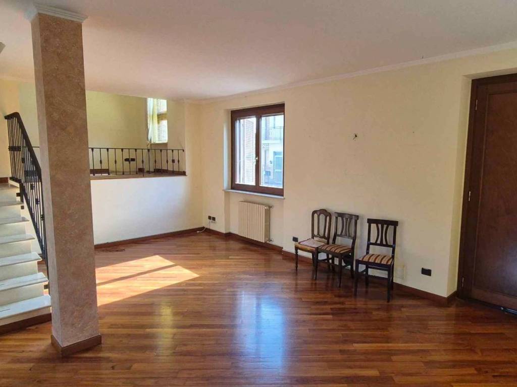 casa indipendente in vendita a Trecate