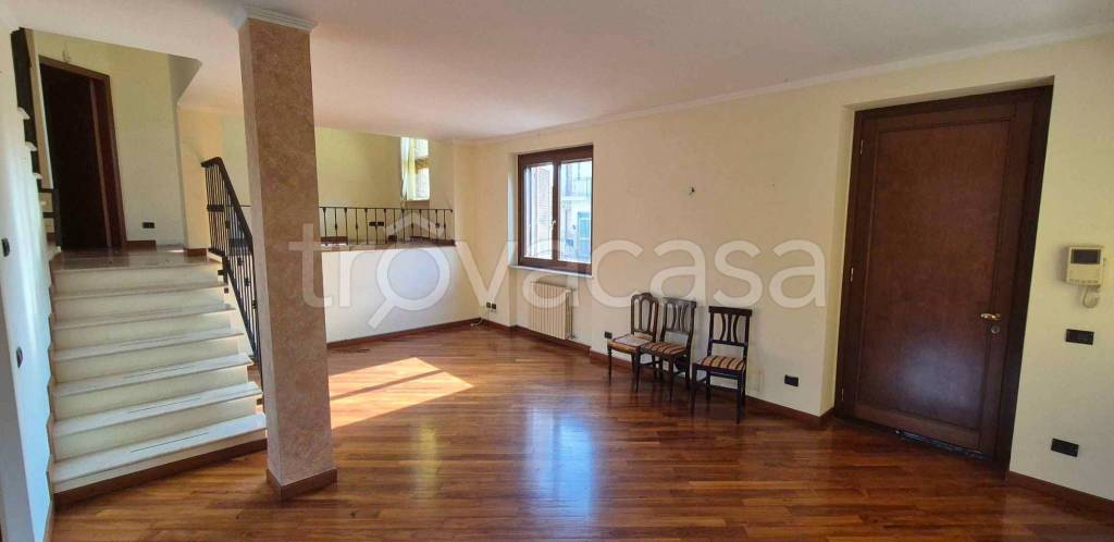 casa indipendente in vendita a Trecate