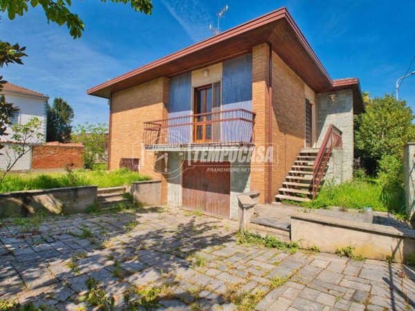 casa indipendente in vendita a Trecate