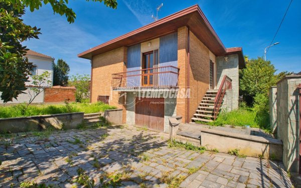 casa indipendente in vendita a Trecate