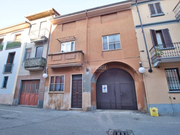 casa indipendente in vendita a Trecate