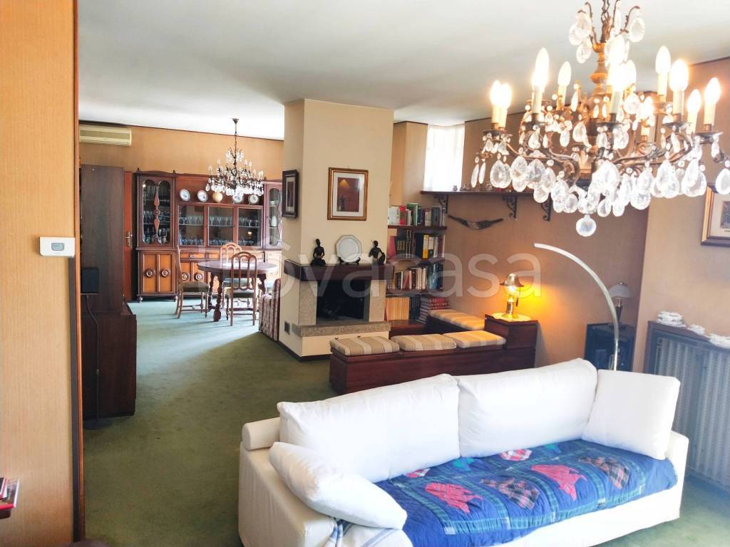 casa indipendente in vendita a Trecate