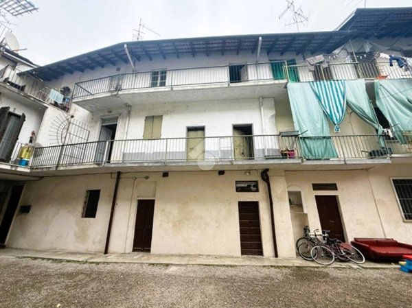 casa indipendente in vendita a Trecate