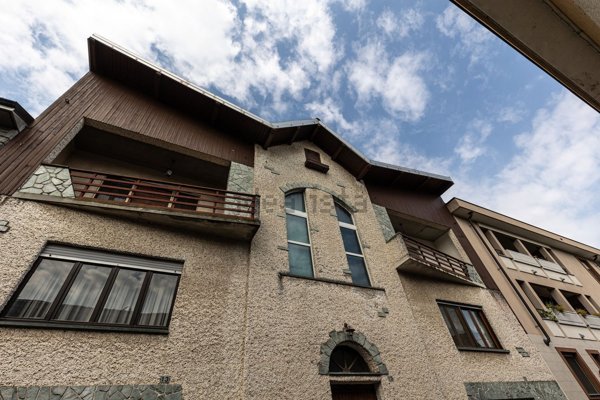 casa indipendente in vendita a Trecate