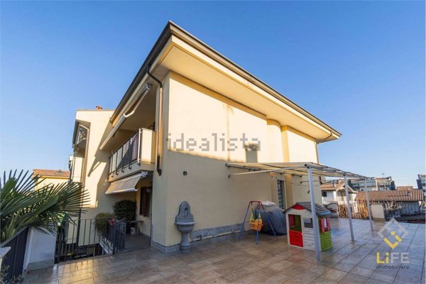 casa indipendente in vendita a Trecate