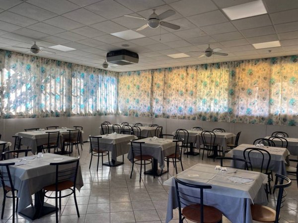 negozio in vendita a Trecate