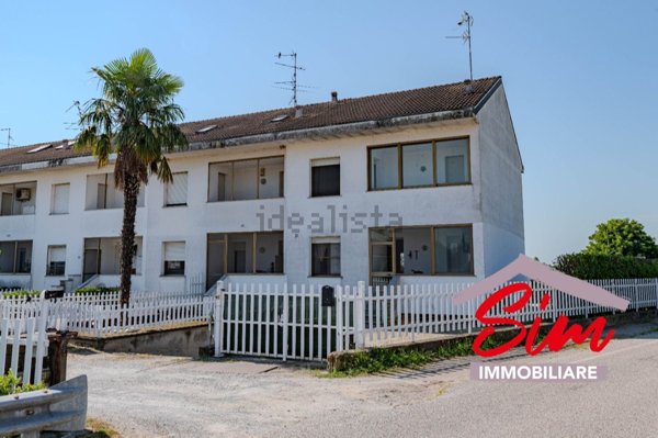 casa indipendente in vendita a Trecate