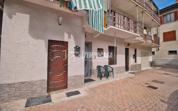 casa indipendente in vendita a Trecate