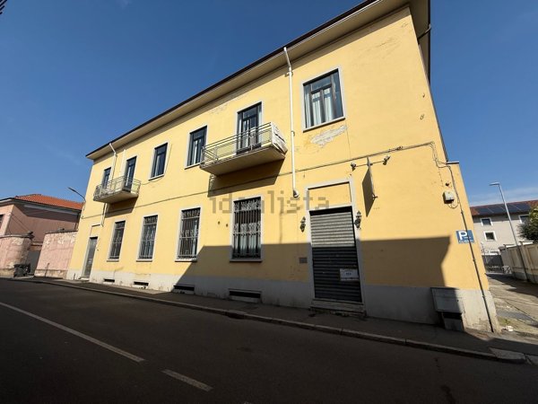 negozio in vendita a Trecate