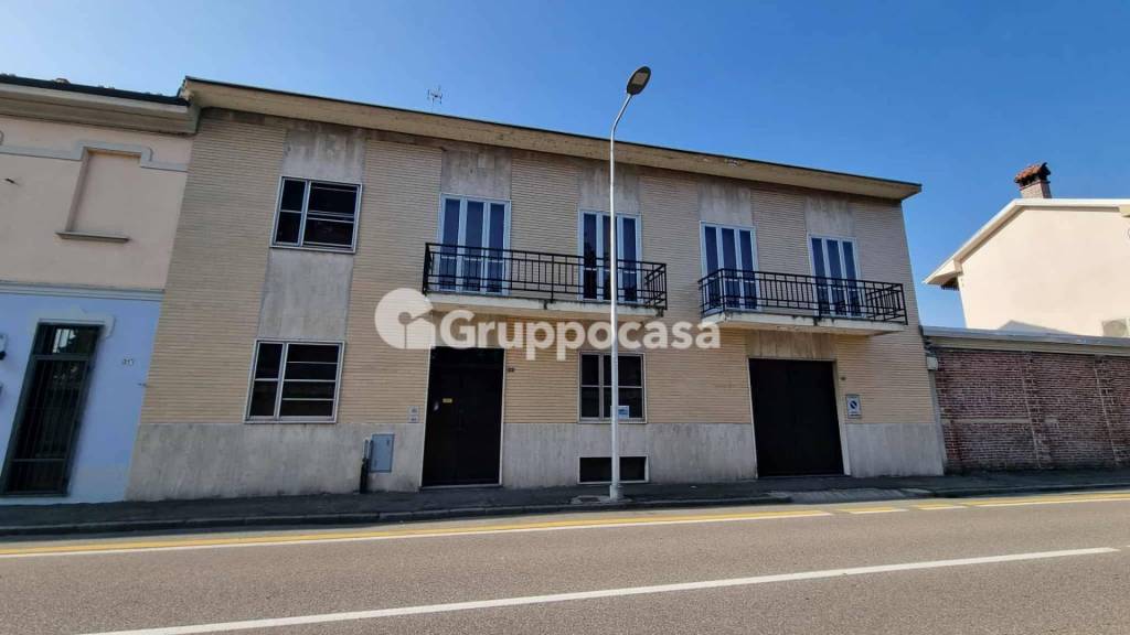 casa indipendente in vendita a Trecate