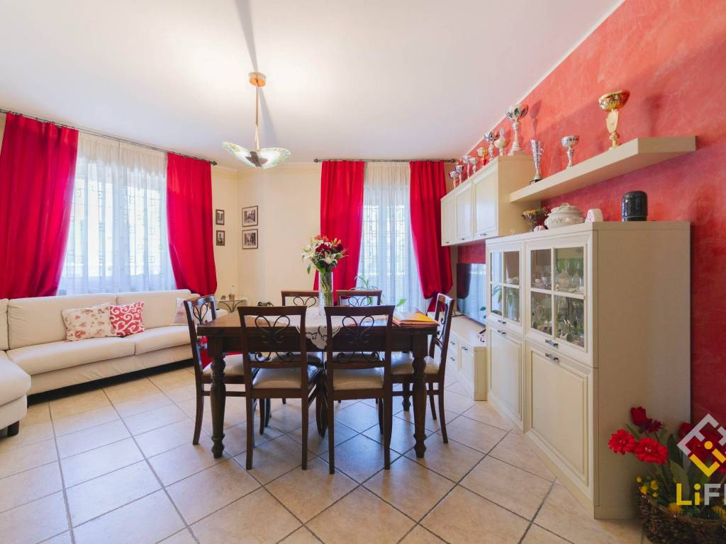 casa indipendente in vendita a Trecate