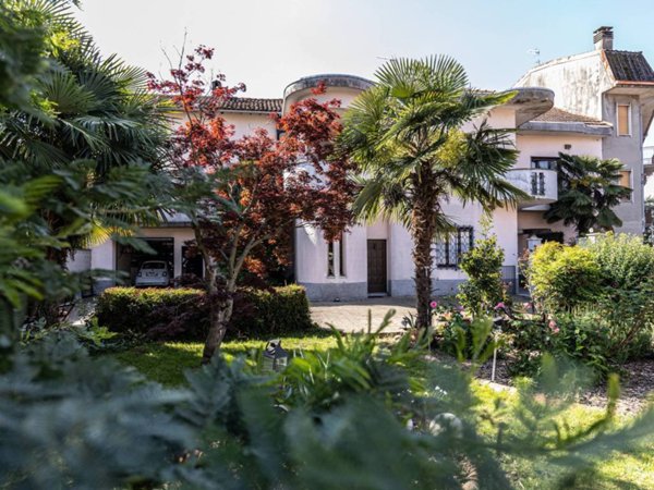 casa indipendente in vendita a Trecate