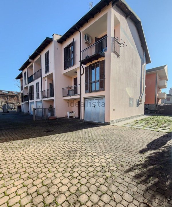 casa indipendente in vendita a Trecate