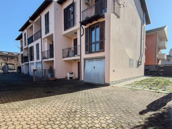 casa indipendente in vendita a Trecate