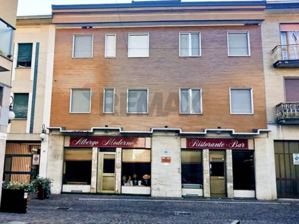 negozio in vendita a Trecate