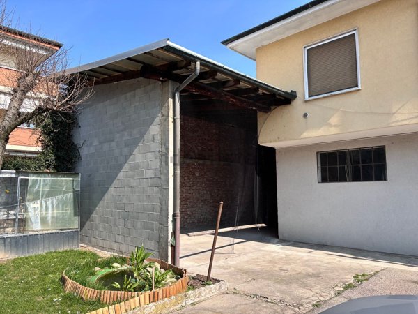 capannone in vendita a Trecate