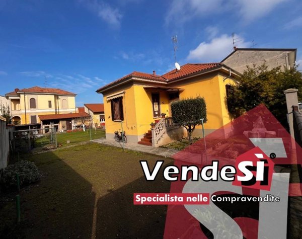 casa indipendente in vendita a Trecate