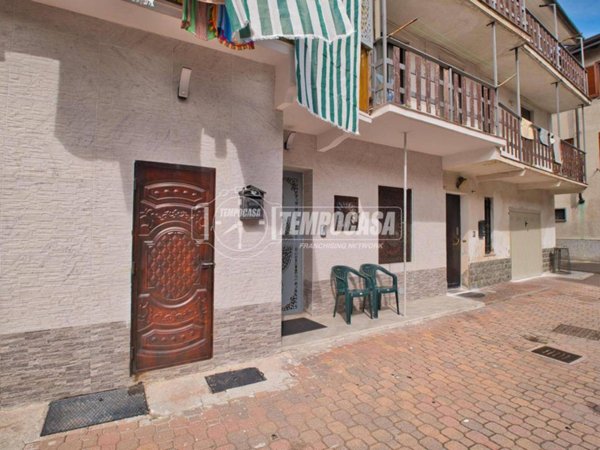 casa indipendente in vendita a Trecate