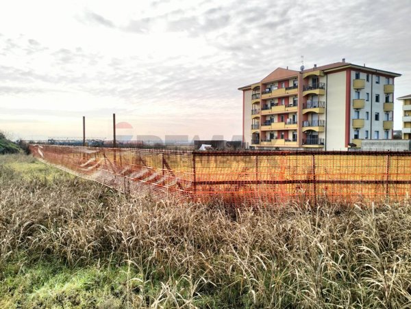 terreno edificabile in vendita a Trecate