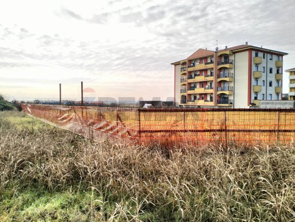 terreno edificabile in vendita a Trecate