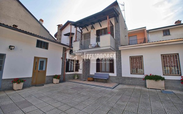 casa indipendente in vendita a Trecate
