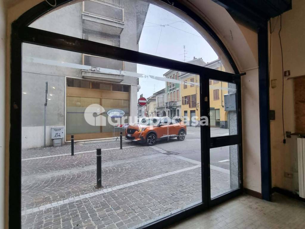 negozio in vendita a Trecate