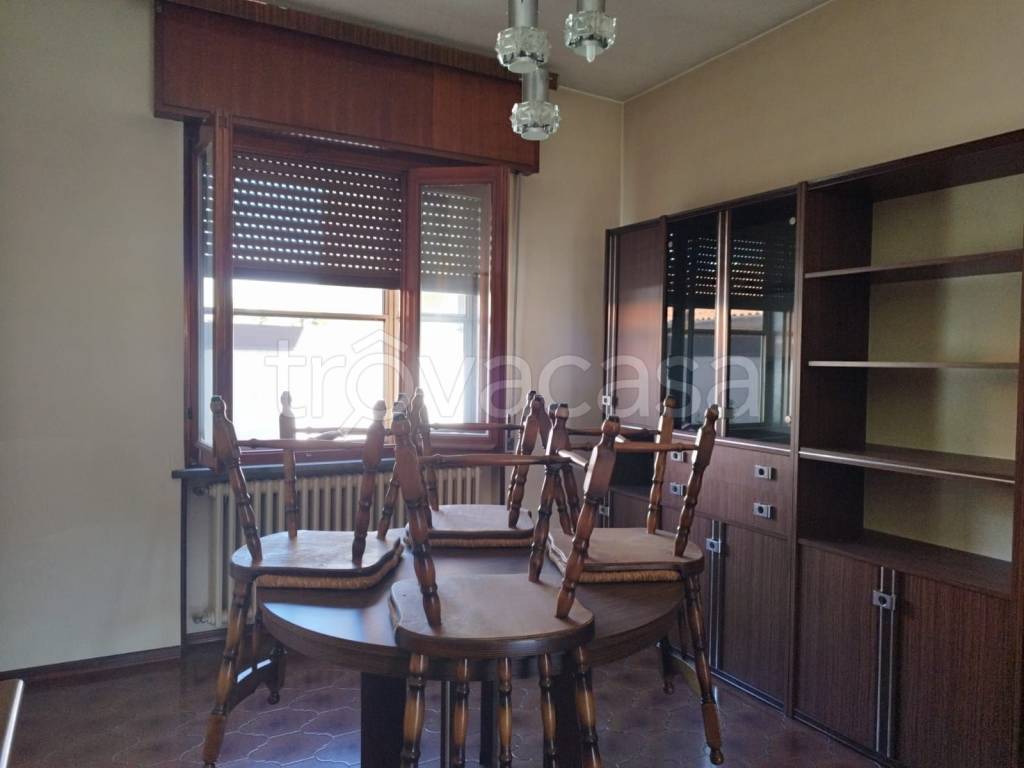 casa indipendente in vendita a Trecate