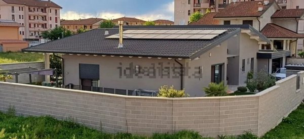 casa indipendente in vendita a Trecate