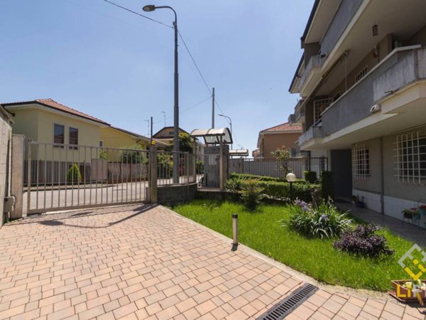 casa indipendente in vendita a Trecate