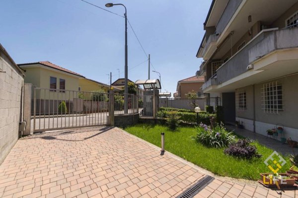 casa indipendente in vendita a Trecate