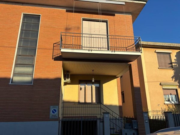 casa indipendente in vendita a Trecate