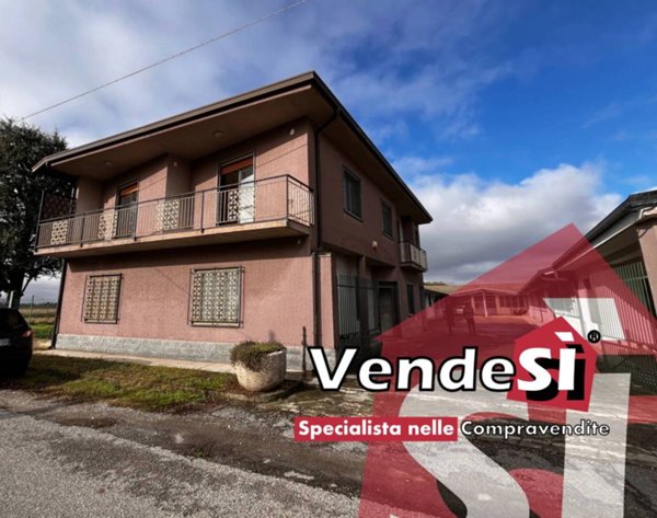 locale commerciale in vendita a Trecate