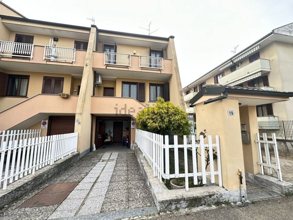 casa indipendente in vendita a Trecate
