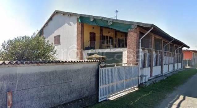 casa indipendente in vendita a Trecate